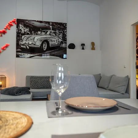 Sweethome - Luxus Pur - Grosse Kueche, Terrasse, Stellplatz, Wifi * Halle (Saale)